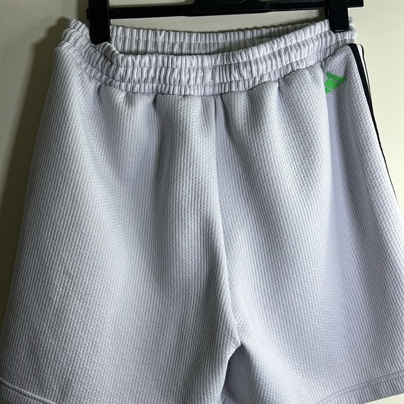 Men’s Adidas Trae Young Basketball Shorts size‎ Large - Picture 3 of 6